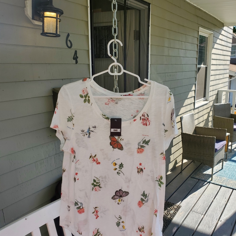 LUCKY brand t-shirt butterfly 🦋 pattern NWT size large